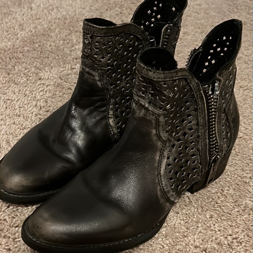 CORRAL CIRCLE G WOMEN'S GRAY CUTOUT SHORTIE BOOT size 8.5